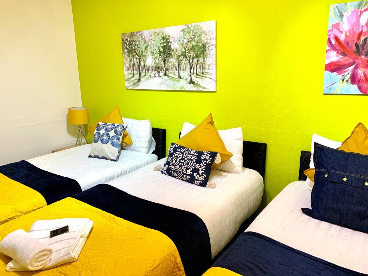 Spacious Excel 2 Bedrooms, Separate Reception, Kitchen, Full Londres
