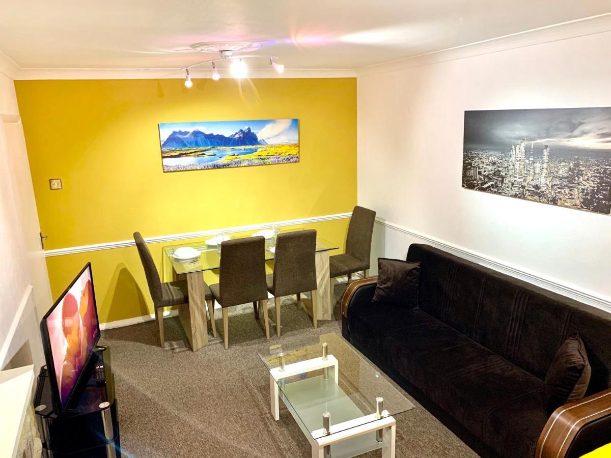 Apartamento Spacious Excel 2 Bedrooms, Separate Reception, Kitchen, Full Londres