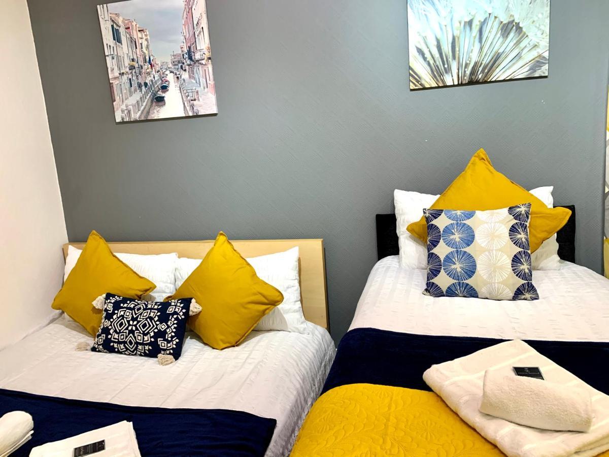 Spacious Excel 2 Bedrooms, Separate Reception, Kitchen, Full Apartamento *