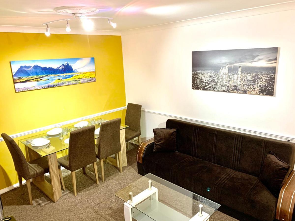 Apartamento Spacious Excel 2 Bedrooms, Separate Reception, Kitchen, Full Londres
