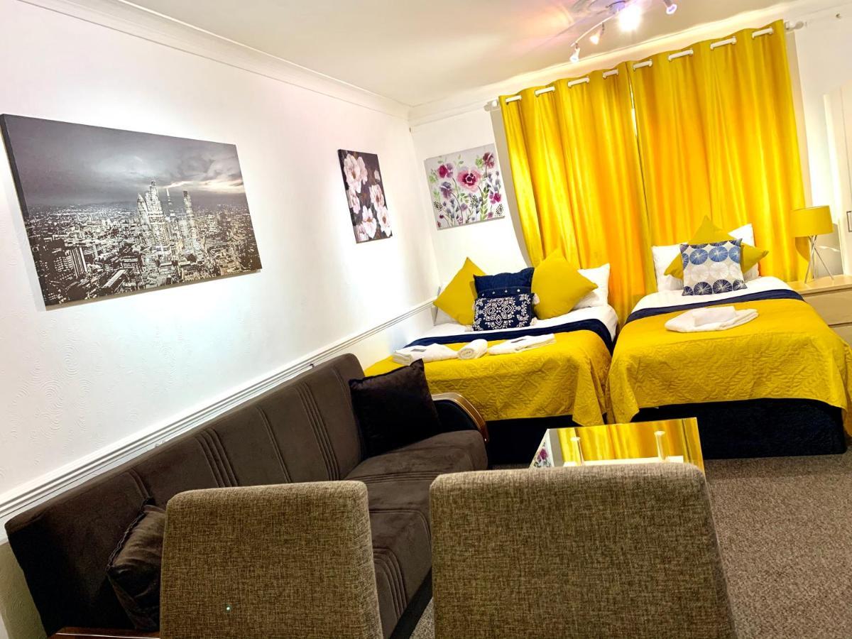 Spacious Excel 2 Bedrooms, Separate Reception, Kitchen, Full Apartamento Londres