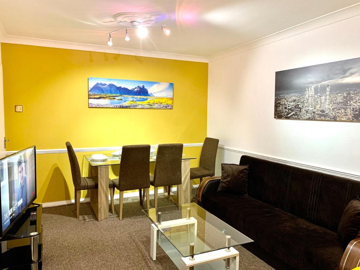 Apartamento Spacious Excel 2 Bedrooms, Separate Reception, Kitchen, Full